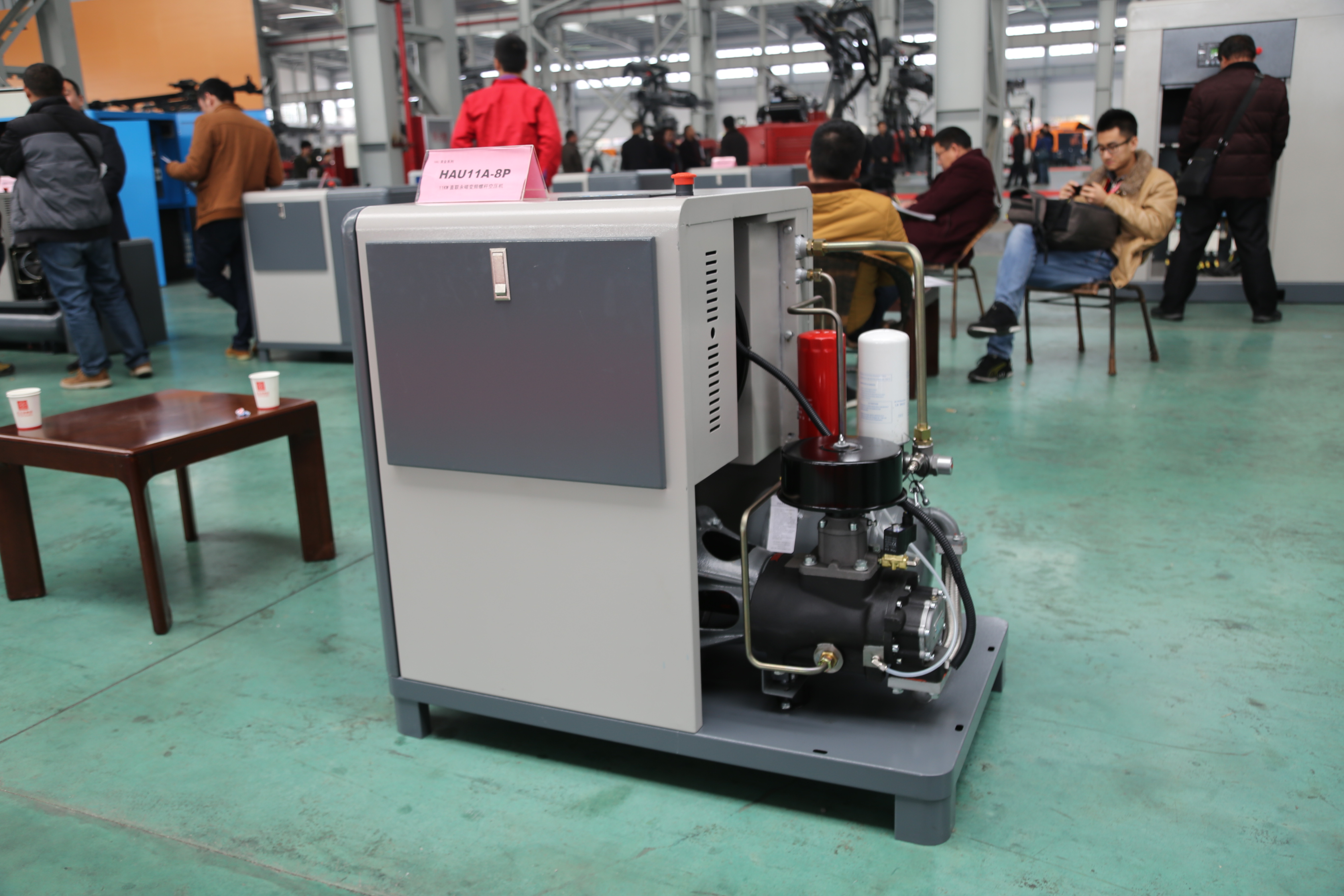 专业ps抠图修图去水印排版换背景图改字美工